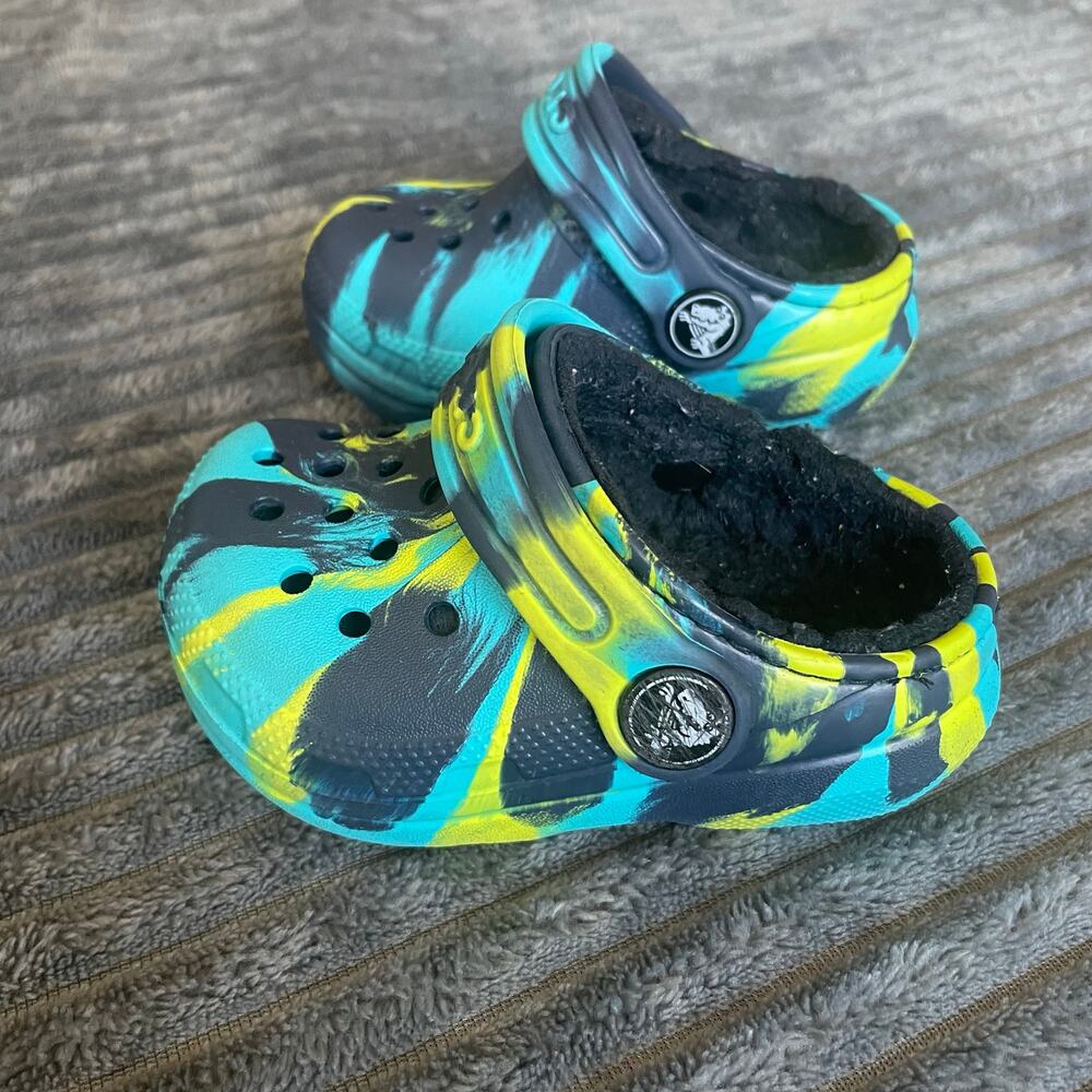 Crocs Classic Lined Clogs Baby Size 4 Marbled Blue Yellow Fleece Toddler